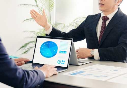 採用担当 手元 写真