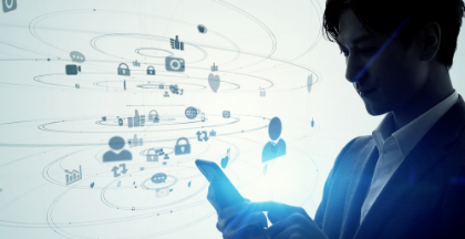 採用サイト　男性　写真